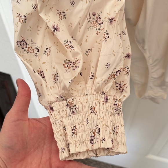 Pink Lily NWOT Silk Floral V-neck Long Sleeve Bodysuit - Picture 5 of 8